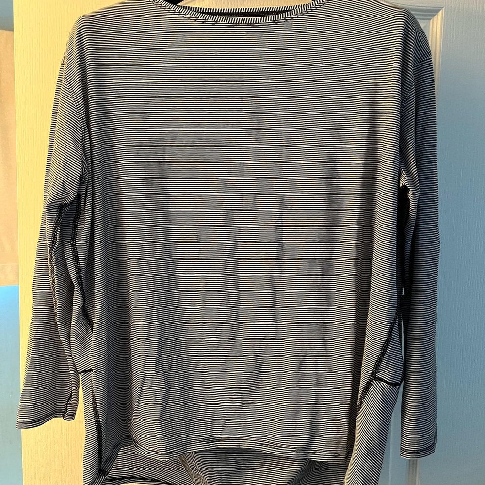 lululemon athletica Long Sleeve Thin Stripe Tee in Black and White